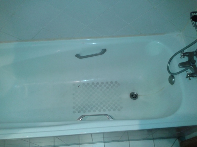 Antes: banheira de chapa gasta